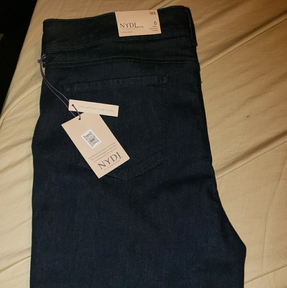 Marilyn Short Straight Leg Jeans NYDJ size 16
